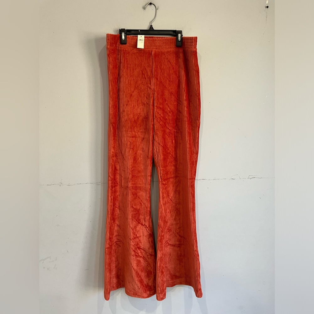 NWT Aerie flare groove on velour flare pants - Picture 2 of 4